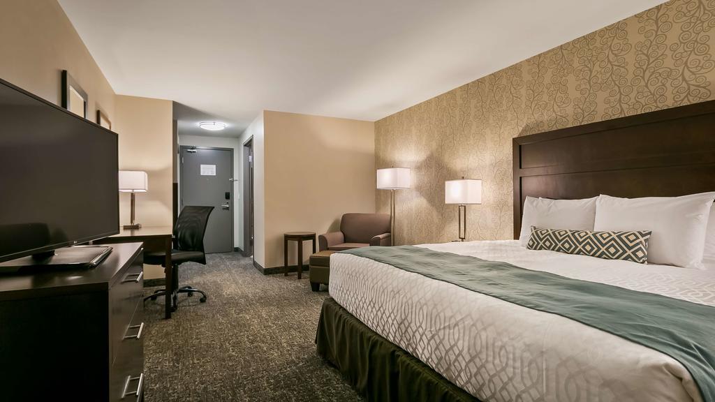 Best Western Plus Chestermere Hotel Экстерьер фото