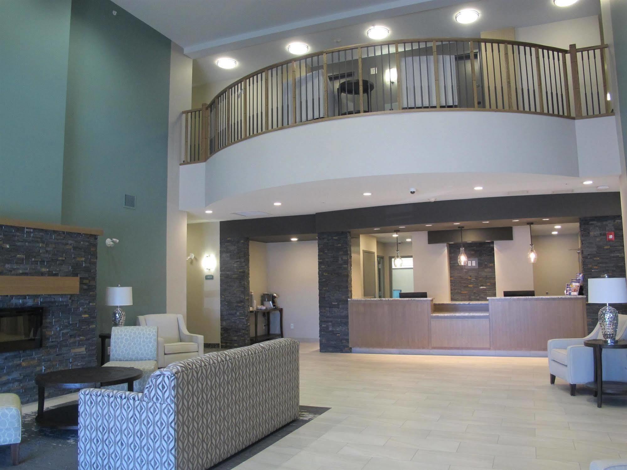 Best Western Plus Chestermere Hotel Экстерьер фото
