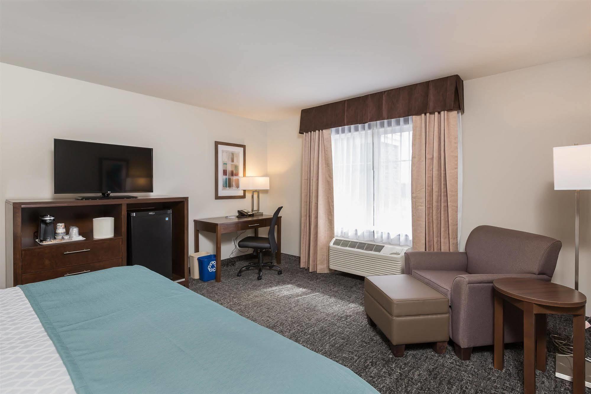Best Western Plus Chestermere Hotel Экстерьер фото