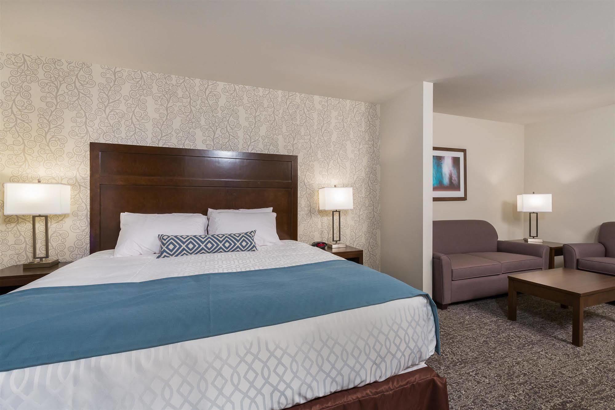 Best Western Plus Chestermere Hotel Экстерьер фото