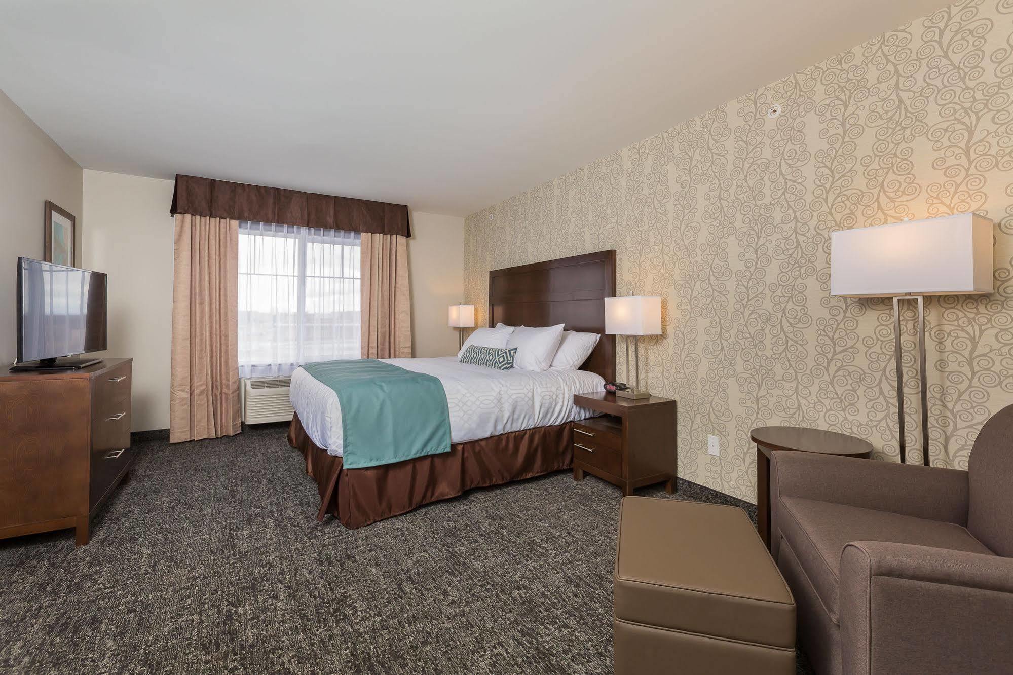 Best Western Plus Chestermere Hotel Экстерьер фото