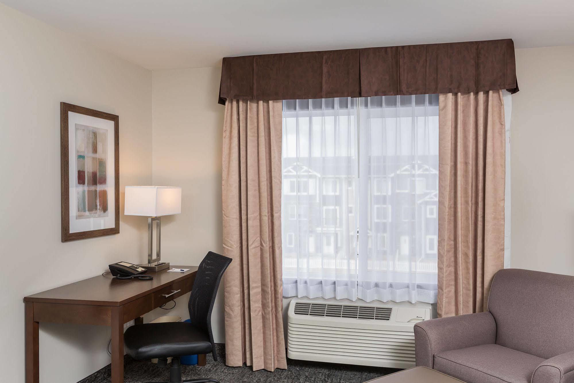 Best Western Plus Chestermere Hotel Экстерьер фото